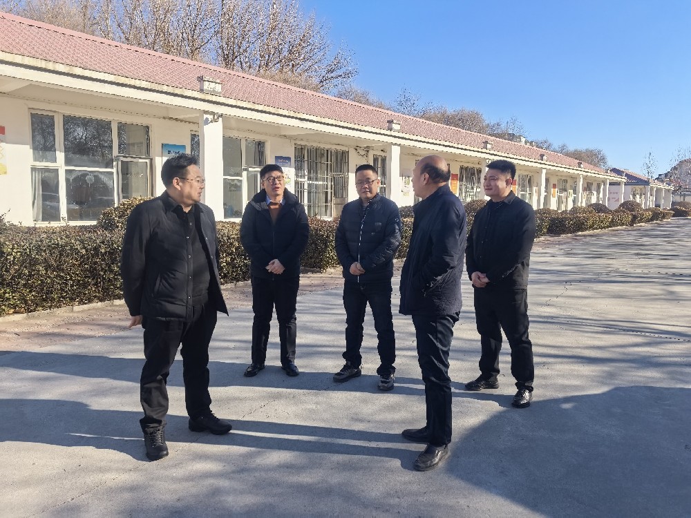 2026年除夕，交通运输局党组书记、局长杨超、副局长杨占军到公交公司走访慰问一线职工